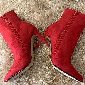 NWOT Chinese Laundry Suede Booties